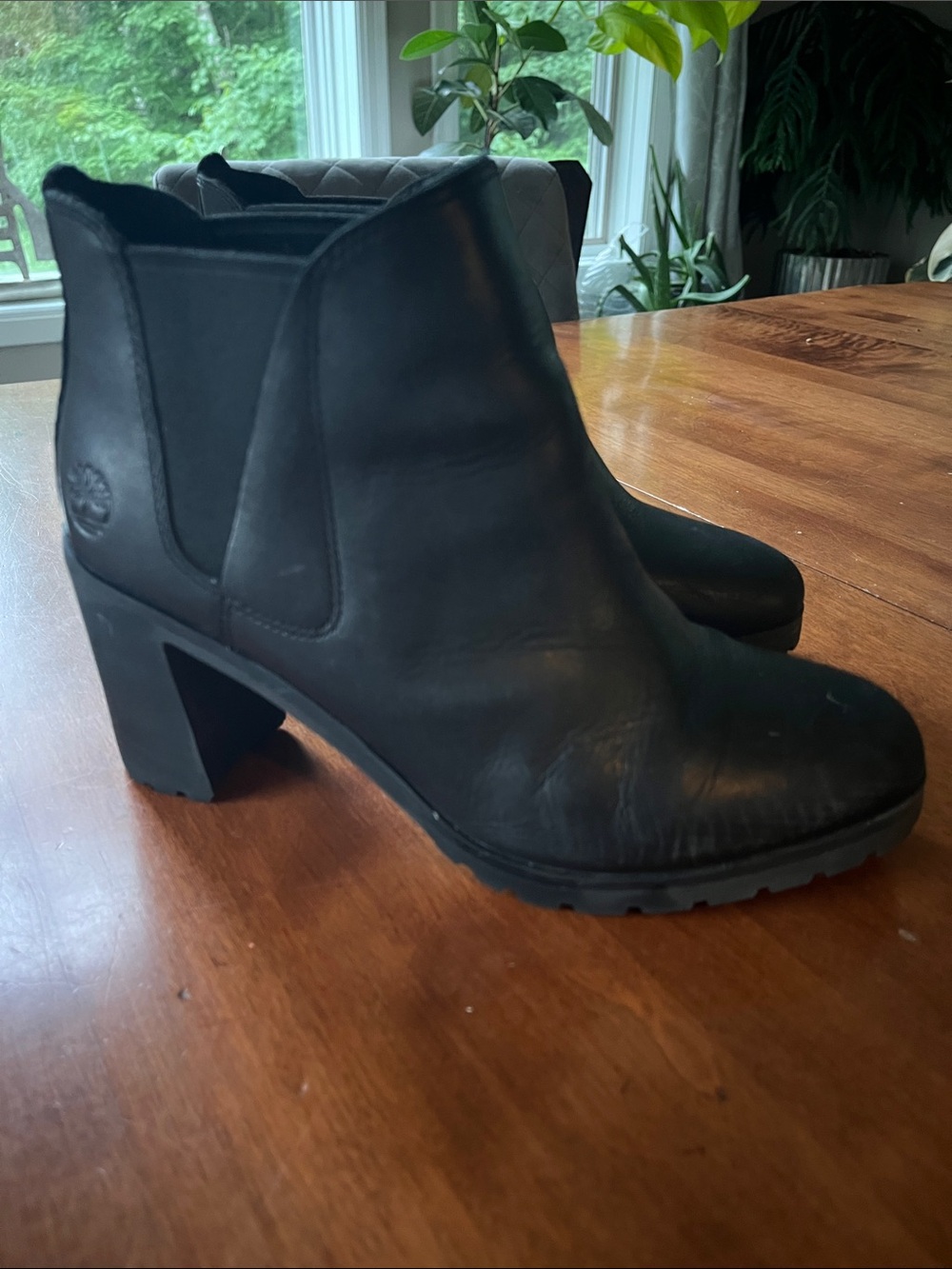 Timberline Women's Allington Chelsea Leather Black Boot size 8
